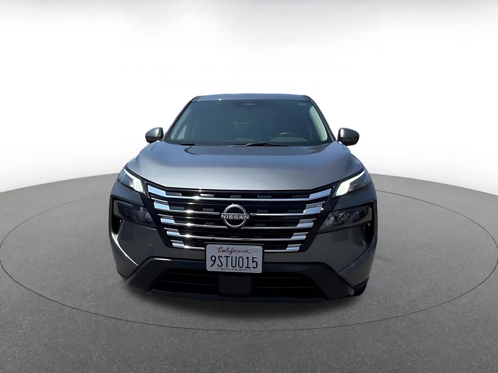 Used 2025 Nissan Rogue SV FWD image 4