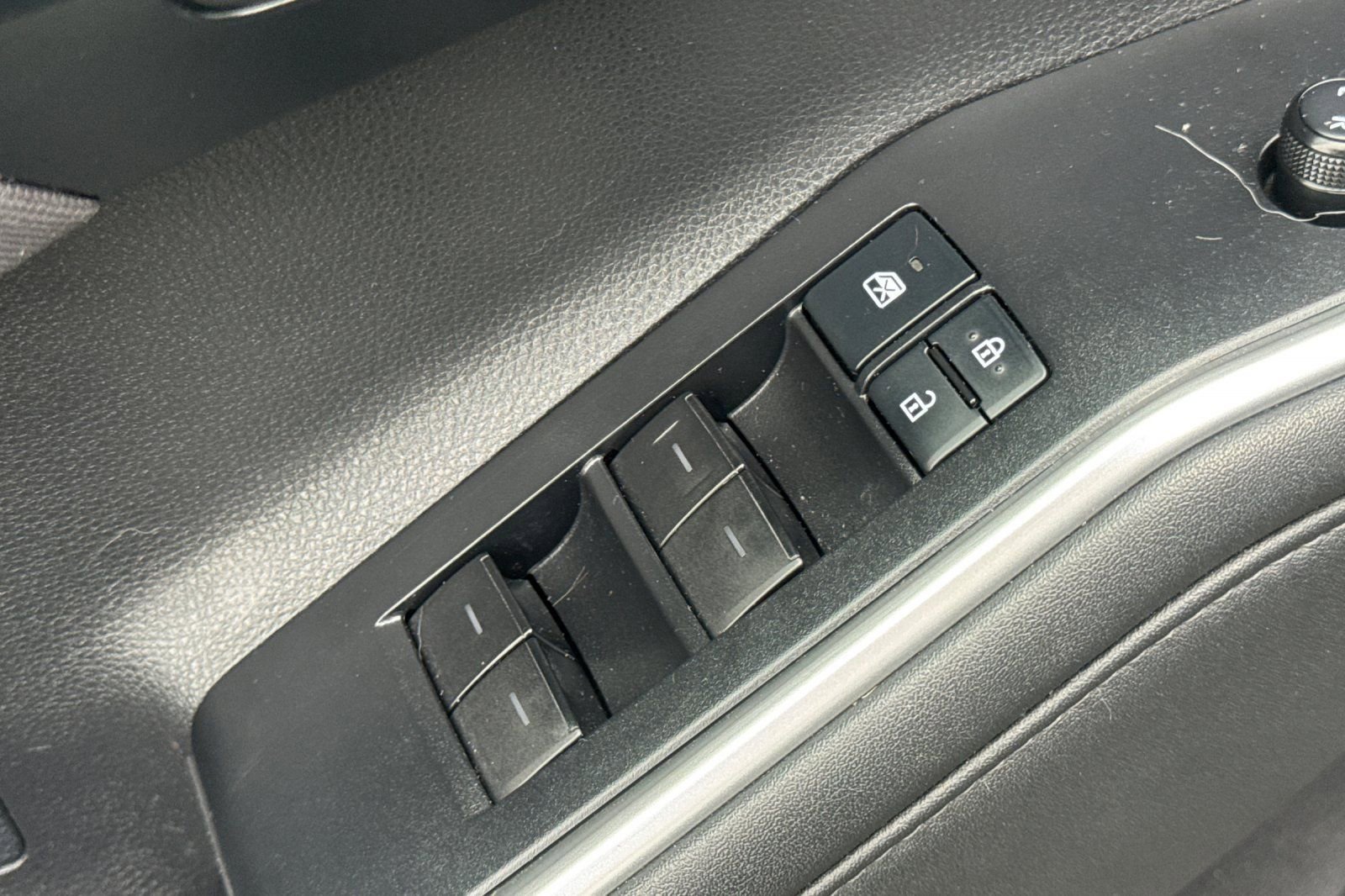 Used 2021 Toyota Highlander LE AWD/4WD image 13
