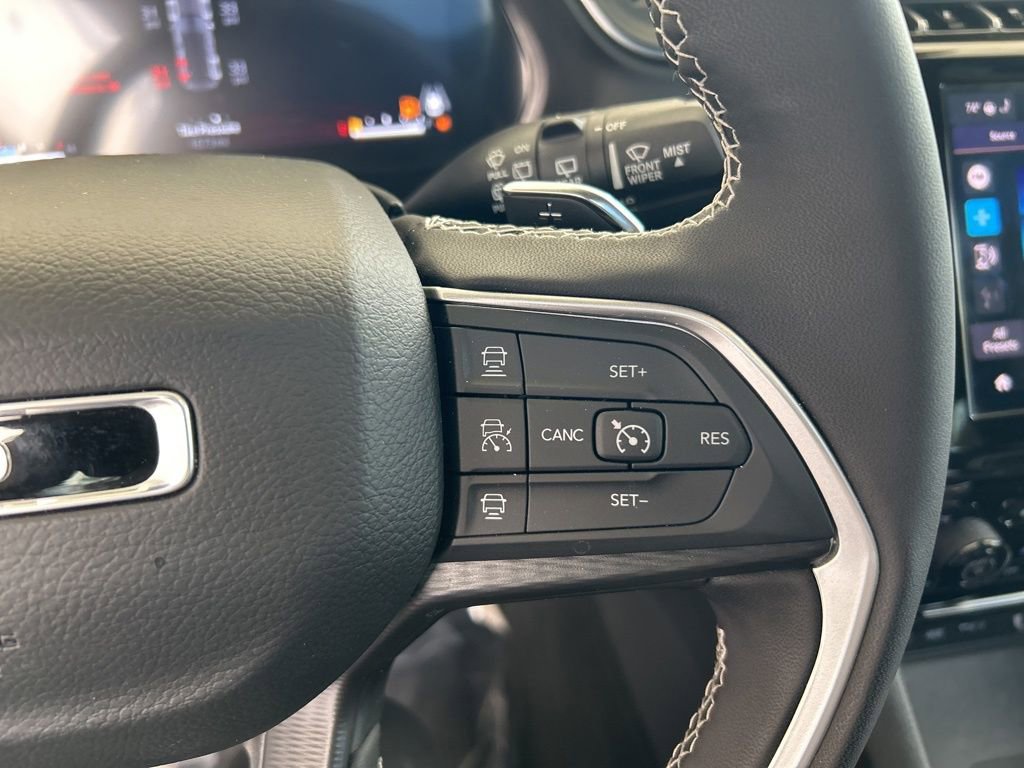 Used 2025 Jeep Grand Cherokee Altitude RWD image 51