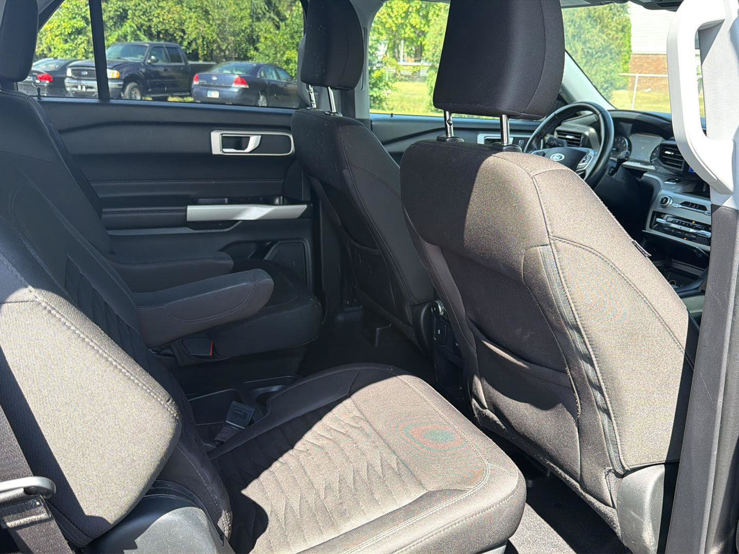 Used 2021 Ford Explorer XLT w/ Class III Trailer Tow Package AWD/4WD image 12