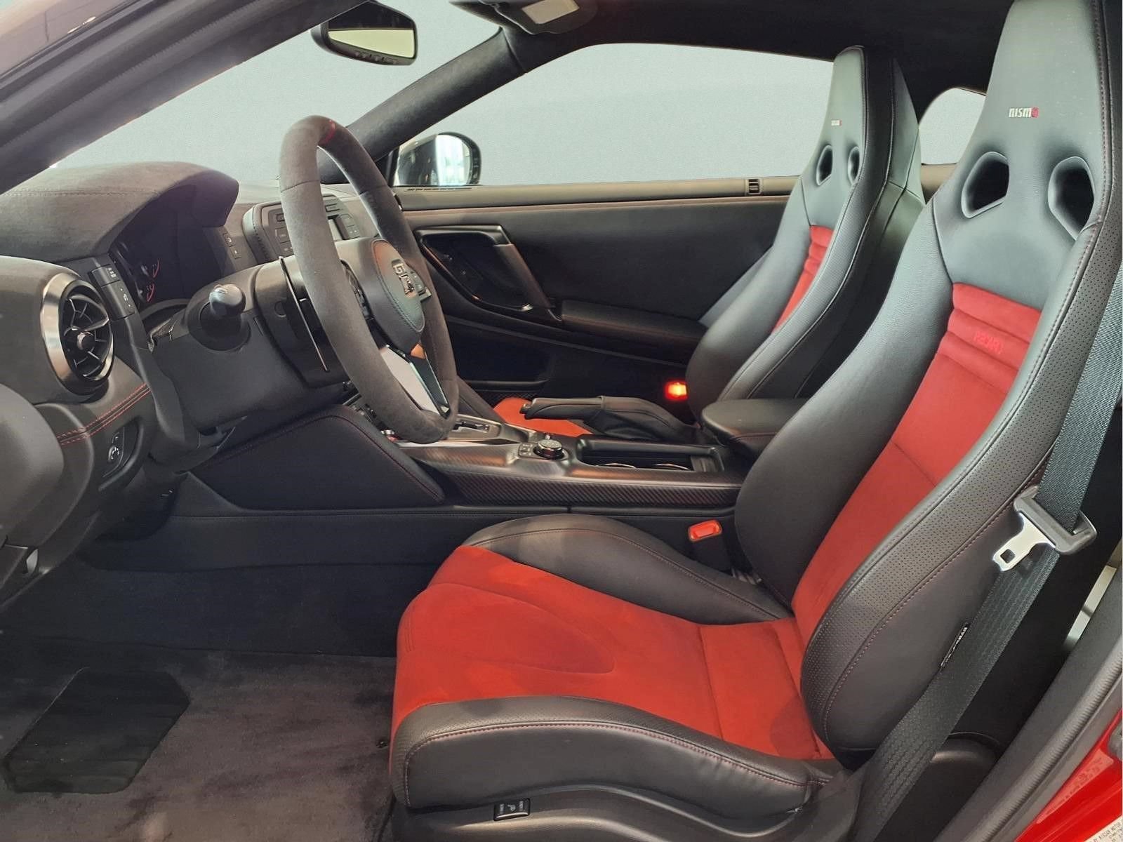 Used 2024 Nissan GT-R NISMO w/ Floor Mat Package AWD/4WD image 12