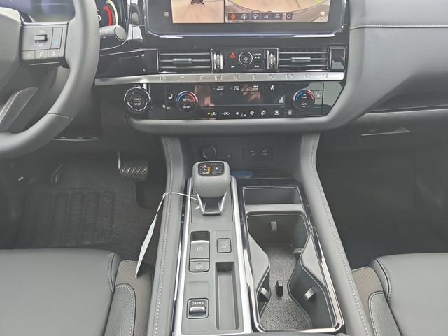 New 2026 Nissan Pathfinder SL image 3