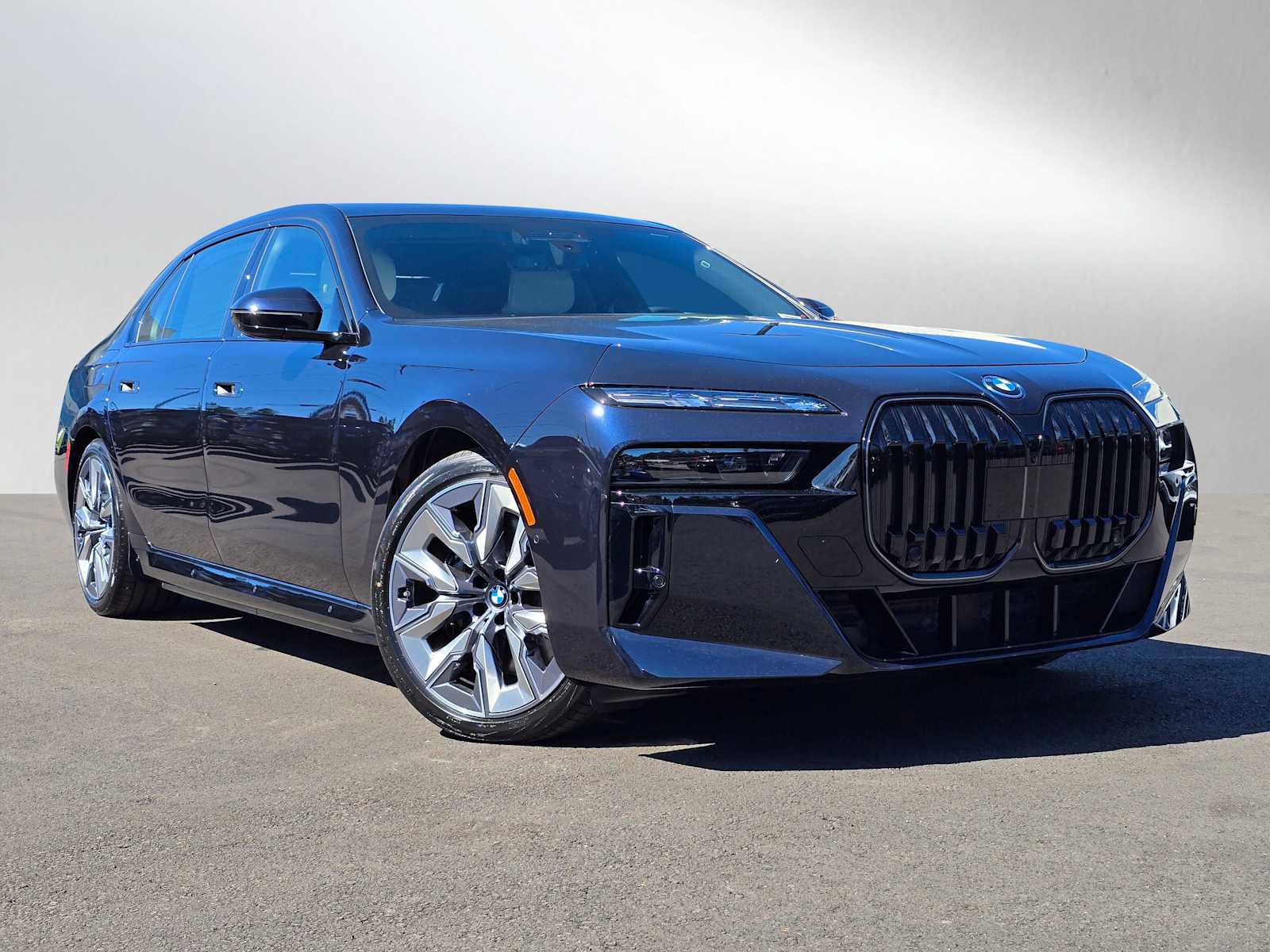 New 2025 BMW 750e xDrive w/ Executive Package