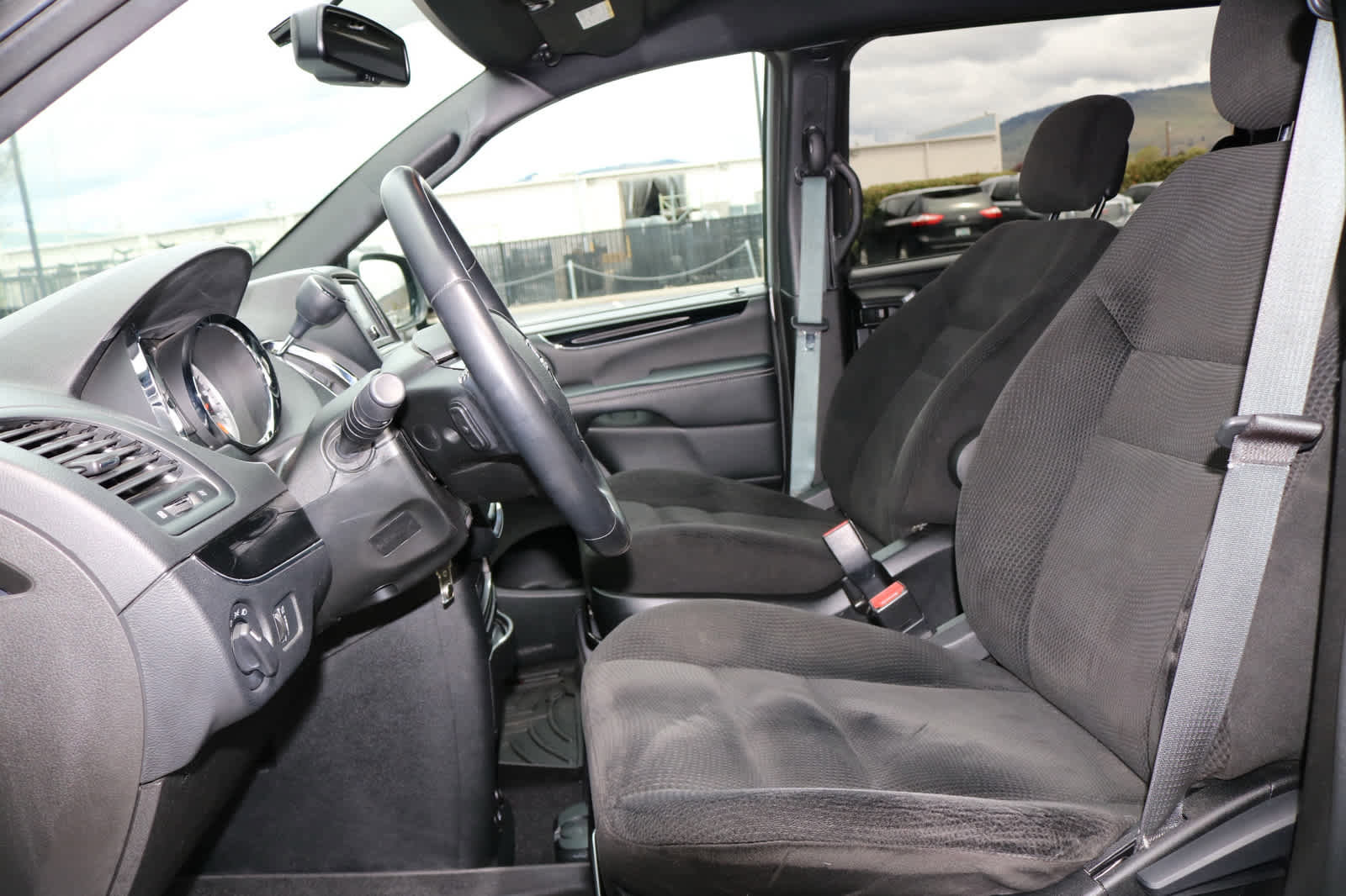 Used 2017 Dodge Grand Caravan SE FWD image 27