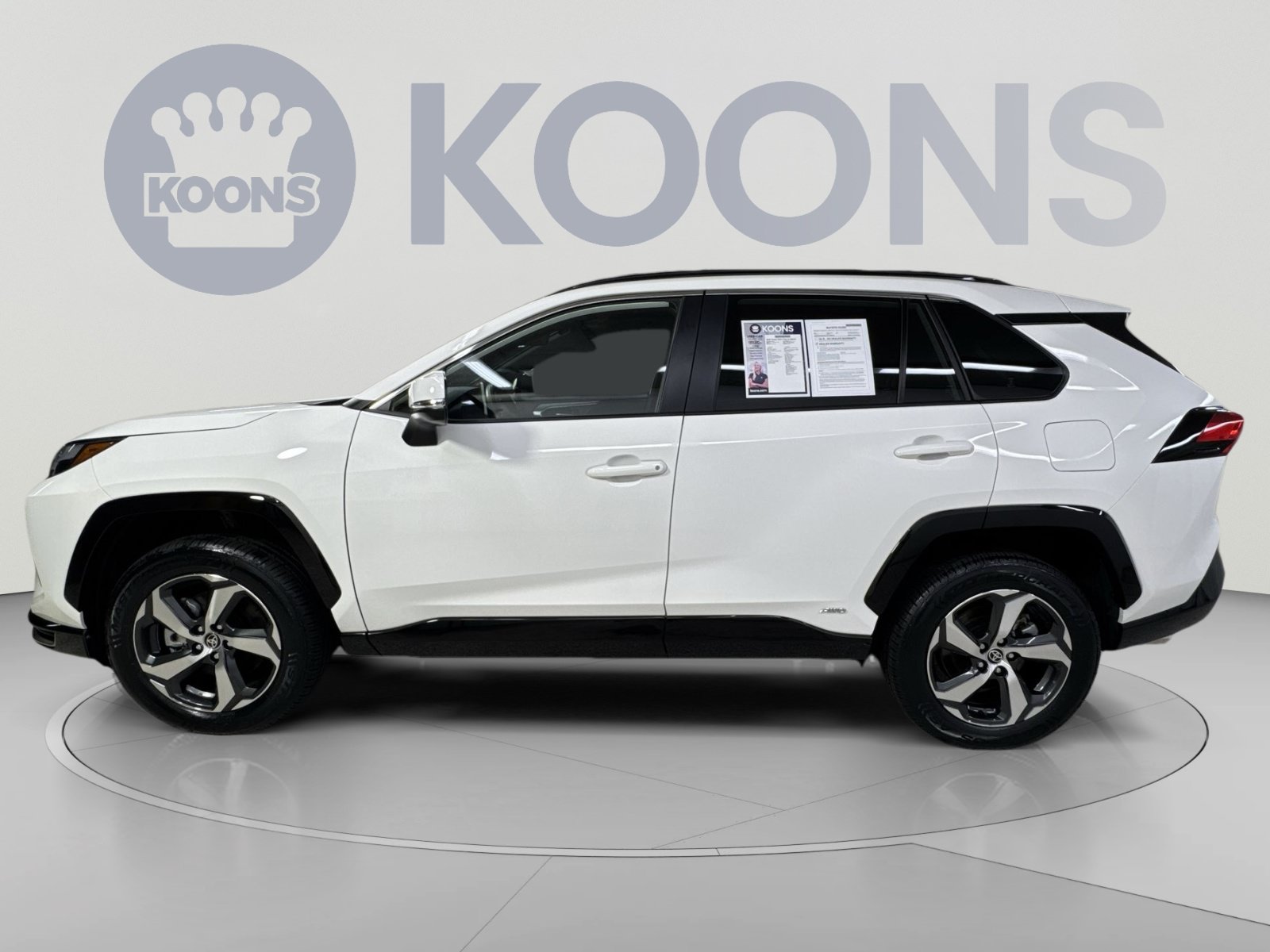 Used 2025 Toyota RAV4 SE w/ Weather & Moonroof Package AWD/4WD image 17