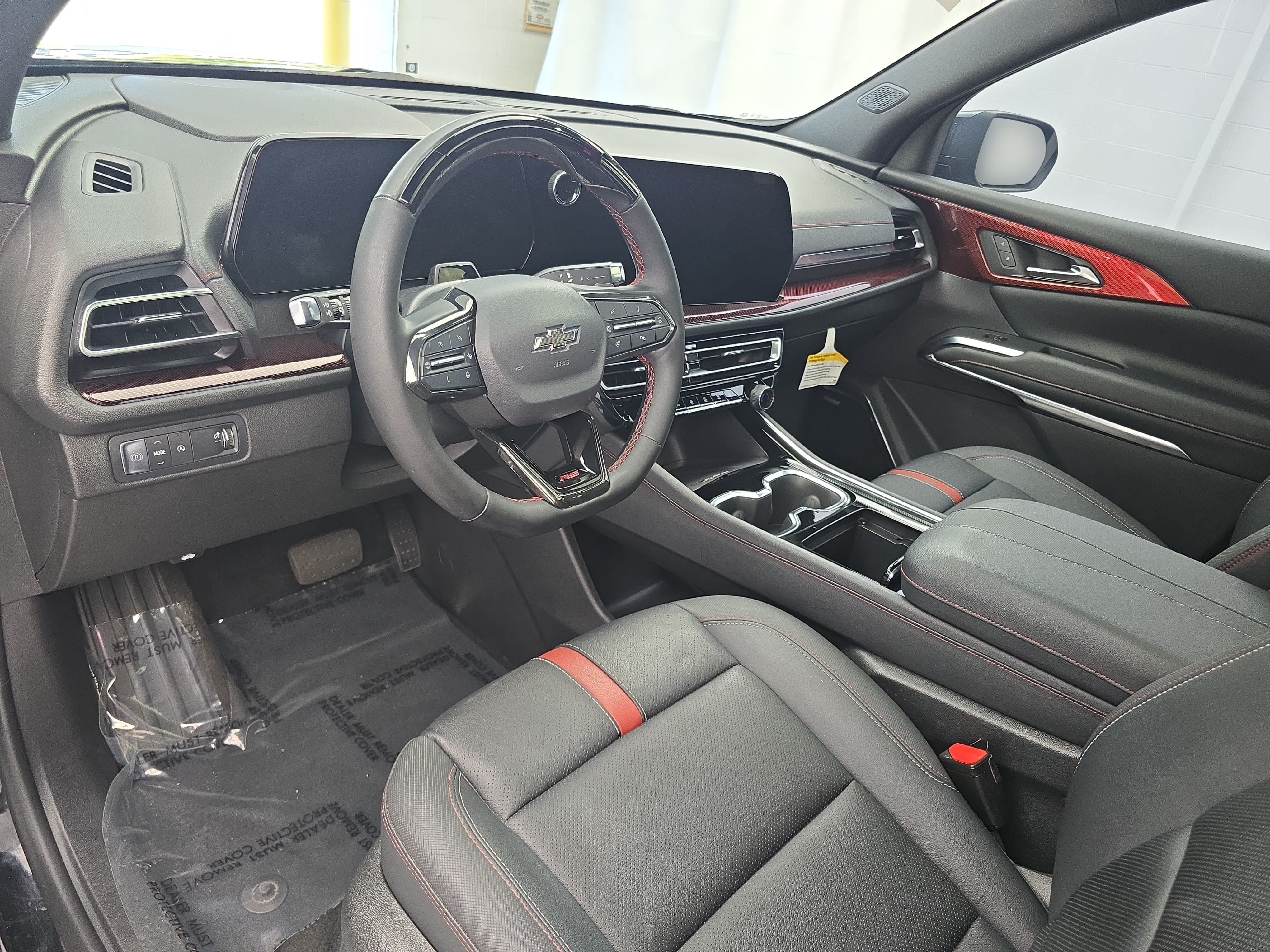 Used 2024 Chevrolet Traverse RS FWD image 17