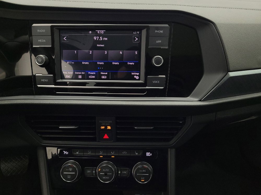 Used 2024 Volkswagen Jetta SE w/ Panoramic Sunroof Package image 25