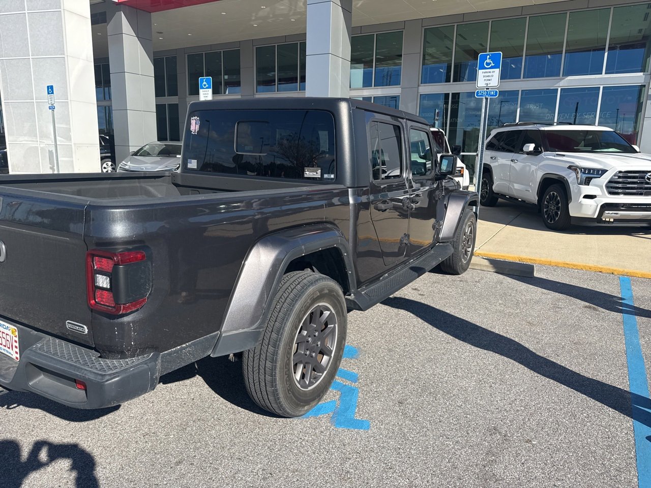 Used 2022 Jeep Gladiator Overland w/ Popular Equipment Package image 4