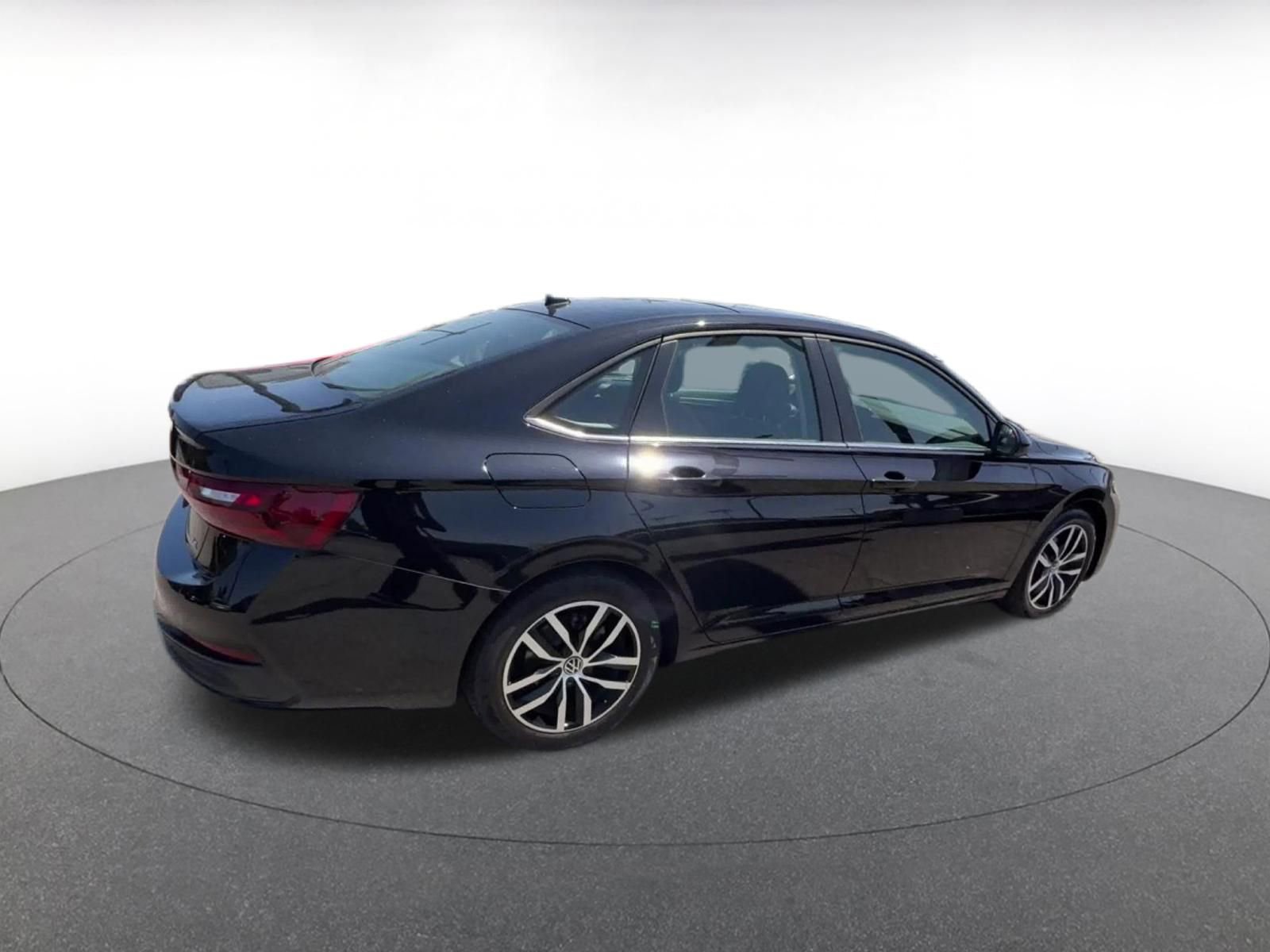 Used 2025 Volkswagen Jetta SE image 15