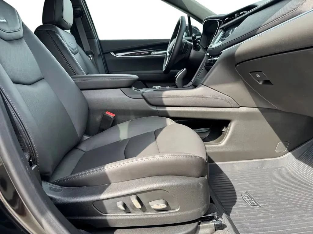 New 2026 Cadillac XT5 Premium Luxury w/ LPO, Floor Liner Package AWD/4WD image 14