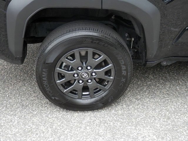 Used 2025 Toyota 4Runner SR5 AWD/4WD image 11