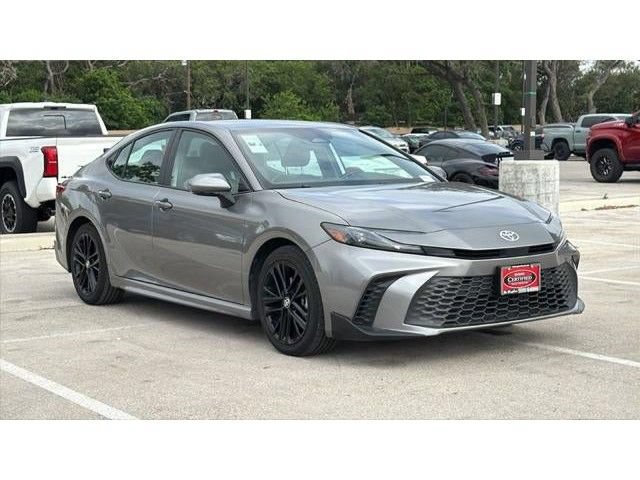 Used 2025 Toyota Camry SE FWD image 3