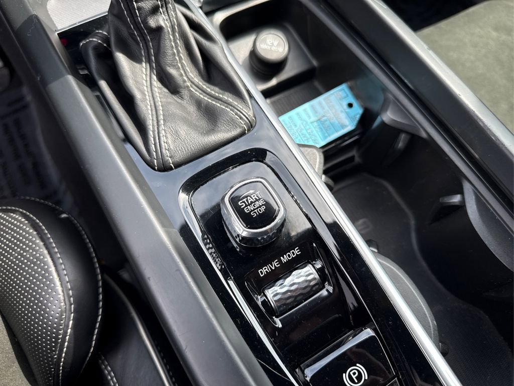 Used 2018 Volvo XC60 T5 R-Design w/ Convenience Package image 32