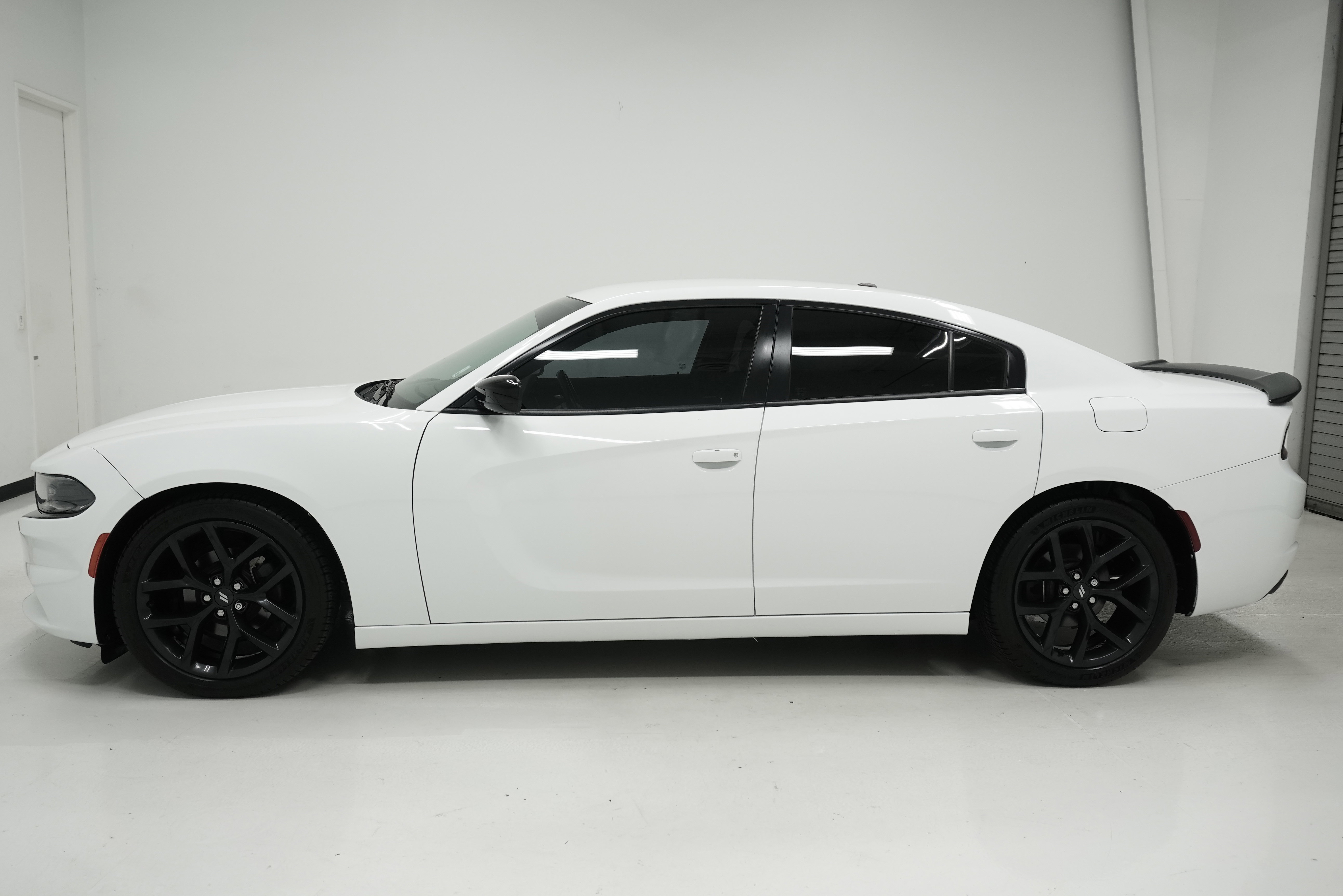 Used 2020 Dodge Charger SXT w/ Blacktop Package RWD image 7