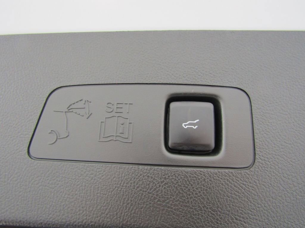Used 2025 Lincoln Corsair Grand Touring w/ Equipment Group 301A AWD/4WD image 7
