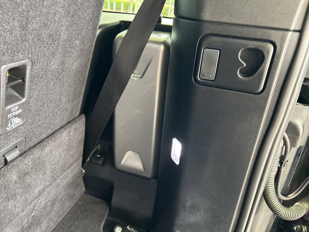 Used 2024 Land Rover Defender 130 X-Dynamic SE image 35