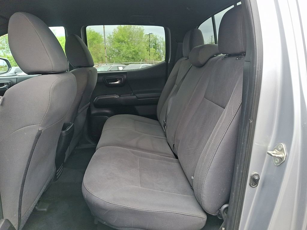 Used 2018 Toyota Tacoma TRD Sport w/ Technology Package AWD/4WD image 12