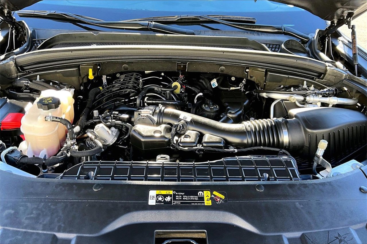 Used 2023 Jeep Grand Cherokee Laredo X image 36