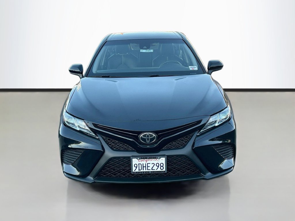 Used 2018 Toyota Camry SE FWD image 2