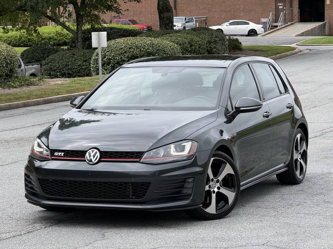 Used 2015 Volkswagen GTI SE w/ Lighting Package (SEL) FWD image 2