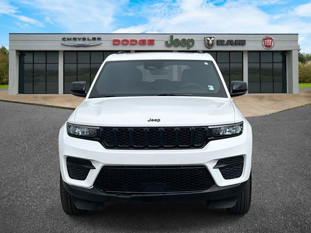 Used 2024 Jeep Grand Cherokee Altitude image 36