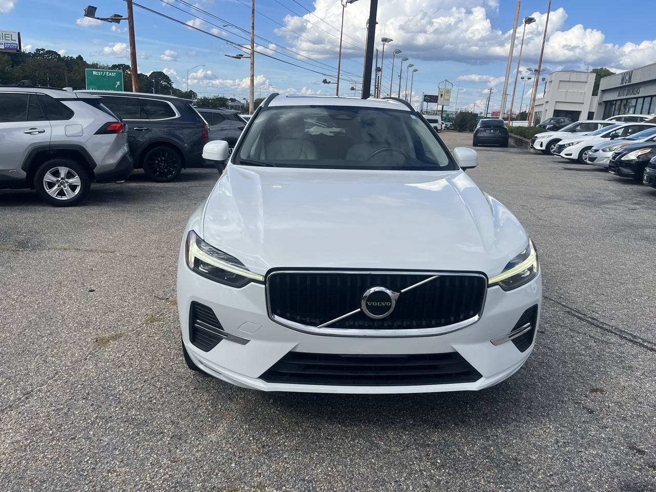 Used 2022 Volvo XC60 B5 Momentum AWD/4WD image 5