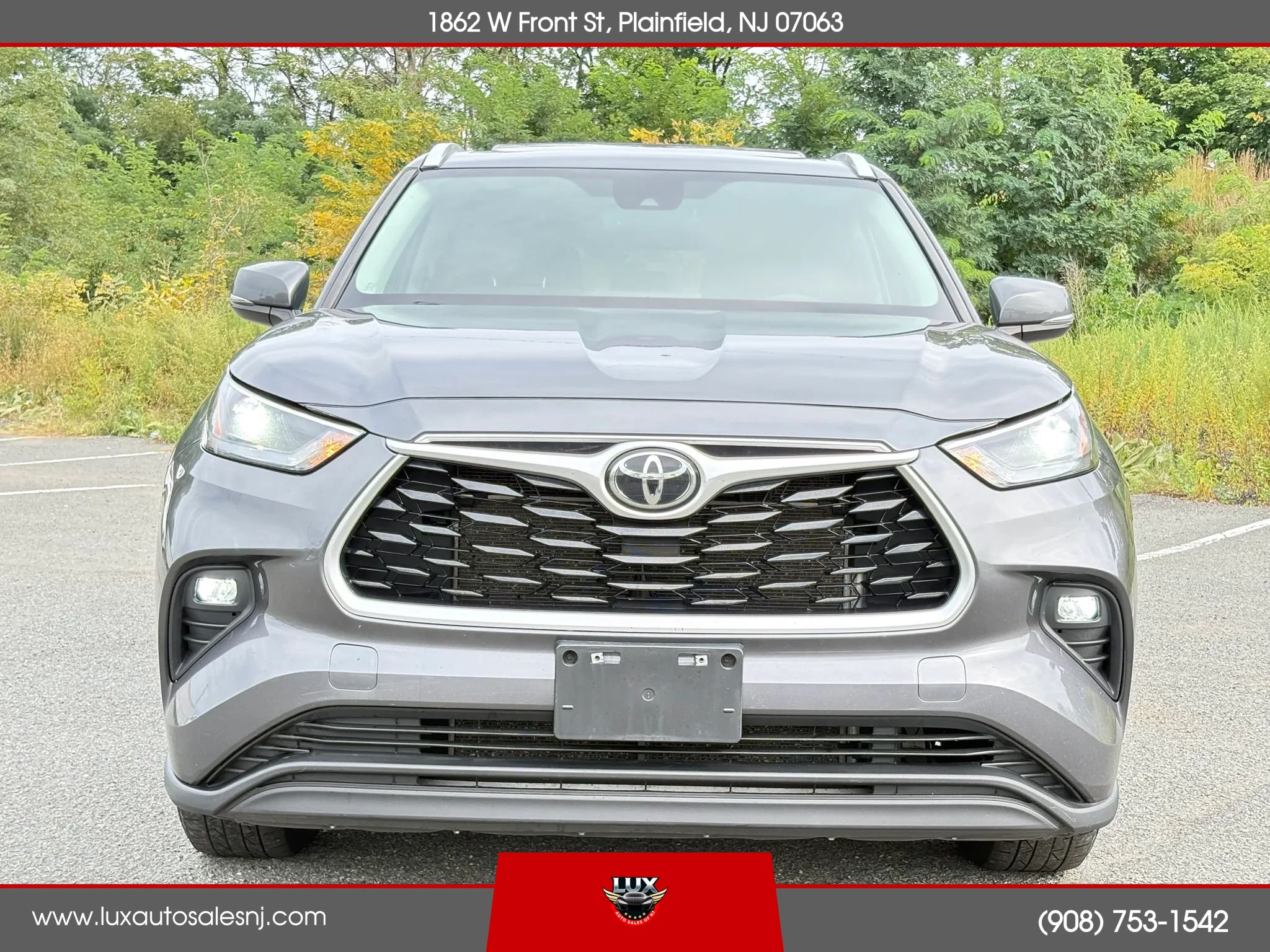 Used 2023 Toyota Highlander XLE AWD/4WD image 3