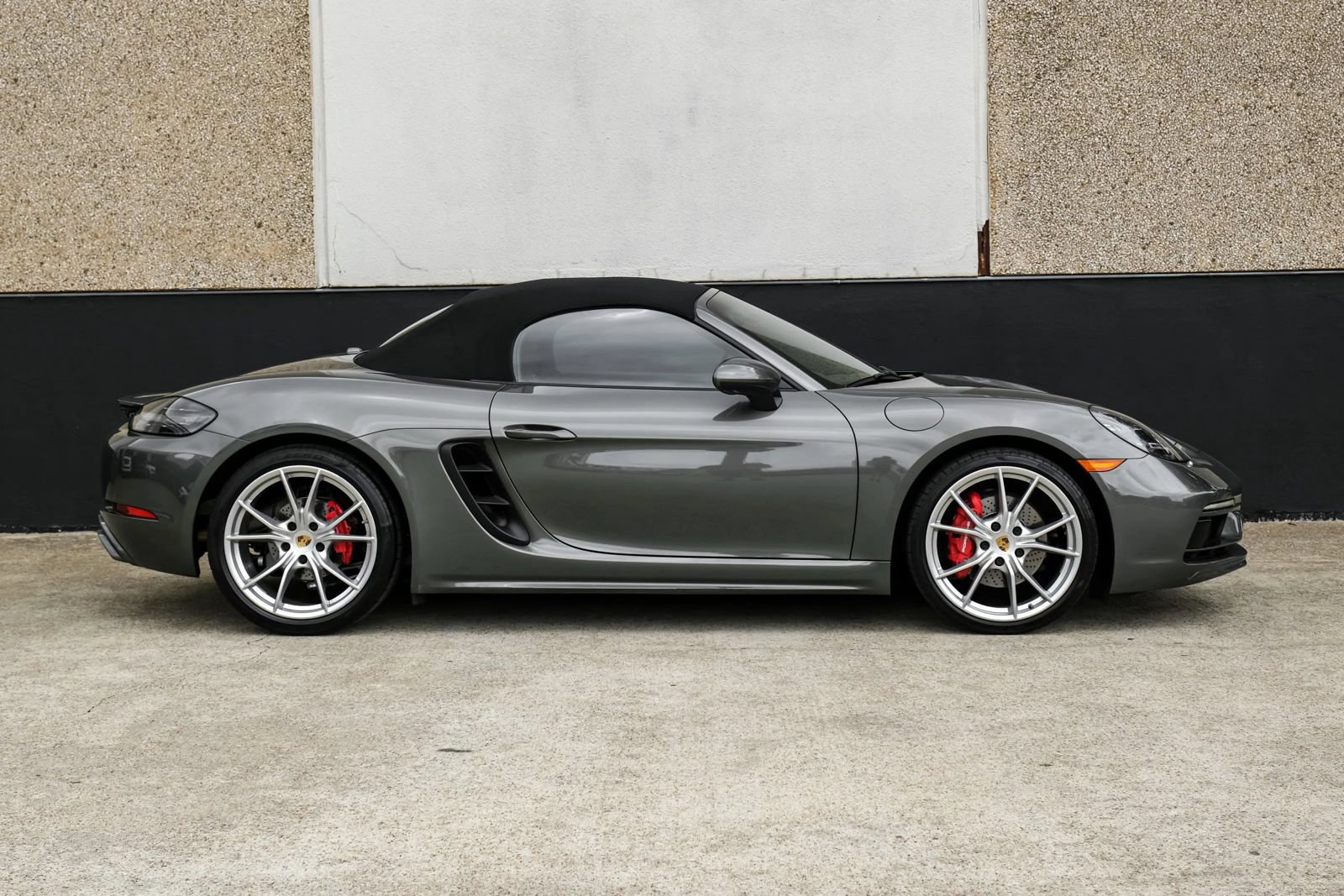 Used 2021 Porsche 718 Boxster S RWD image 11