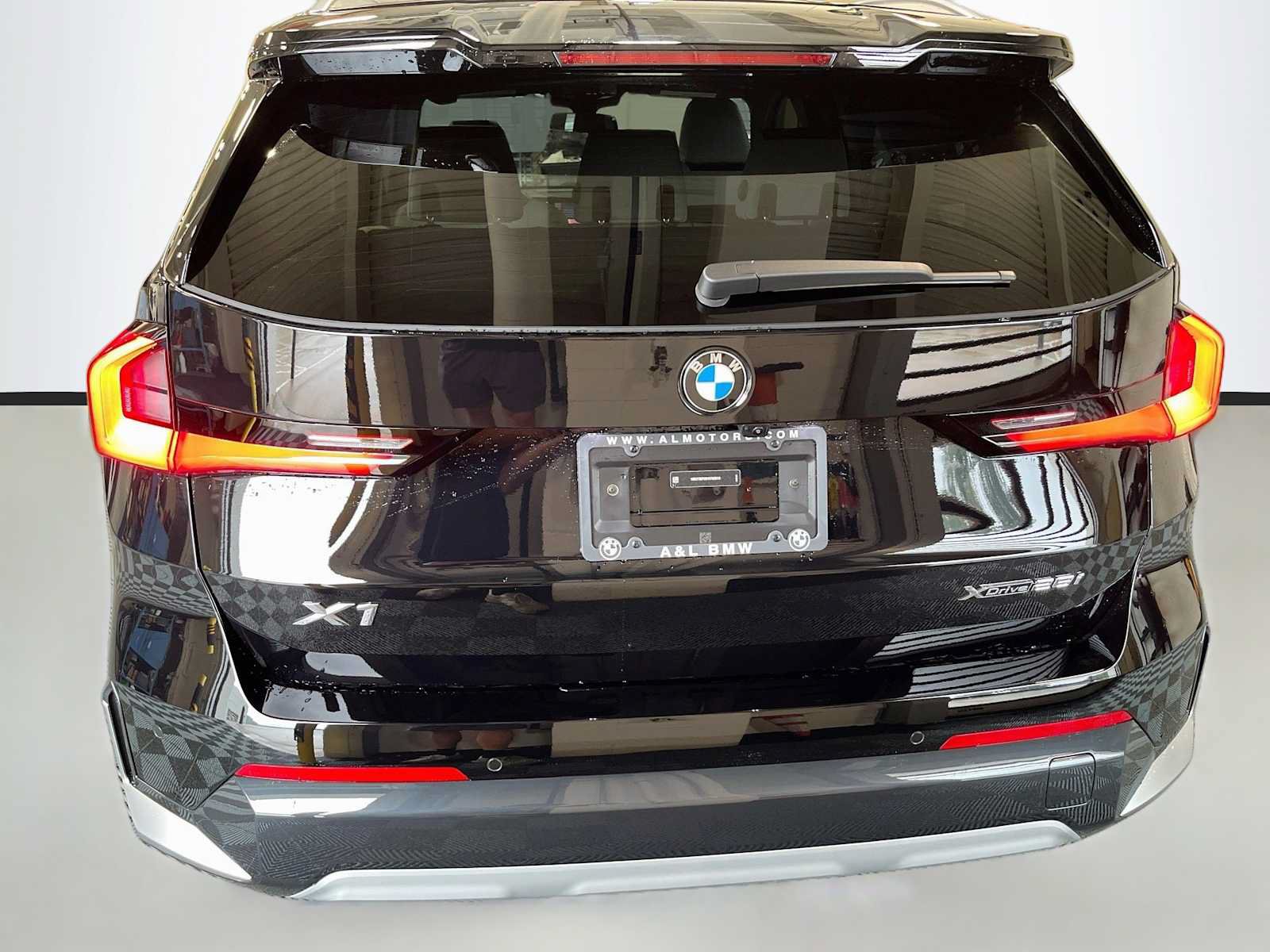 New 2027 BMW X1 xDrive28i AWD/4WD image 4