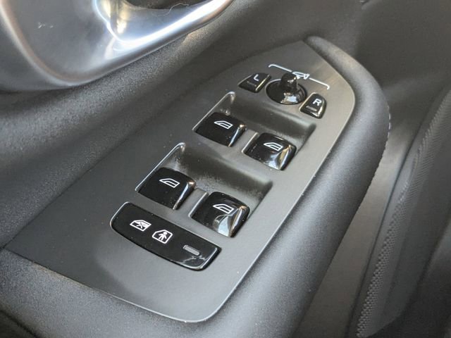 Certified 2025 Volvo XC90 T8 Plus w/ Protection Package Premier image 33