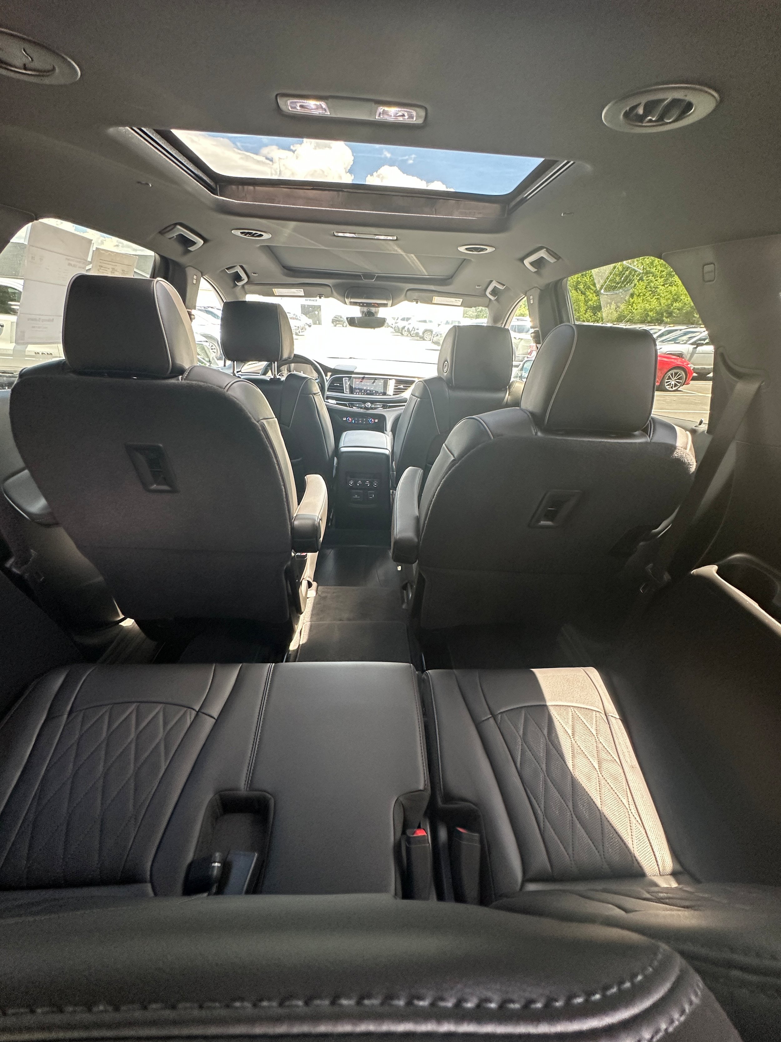 Used 2023 Buick Enclave Avenir w/ Avenir Technology Package AWD/4WD image 10