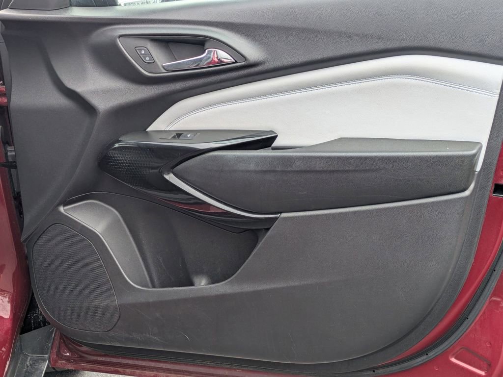 Used 2025 Chevrolet Trax LT w/ LT Convenience Package image 32