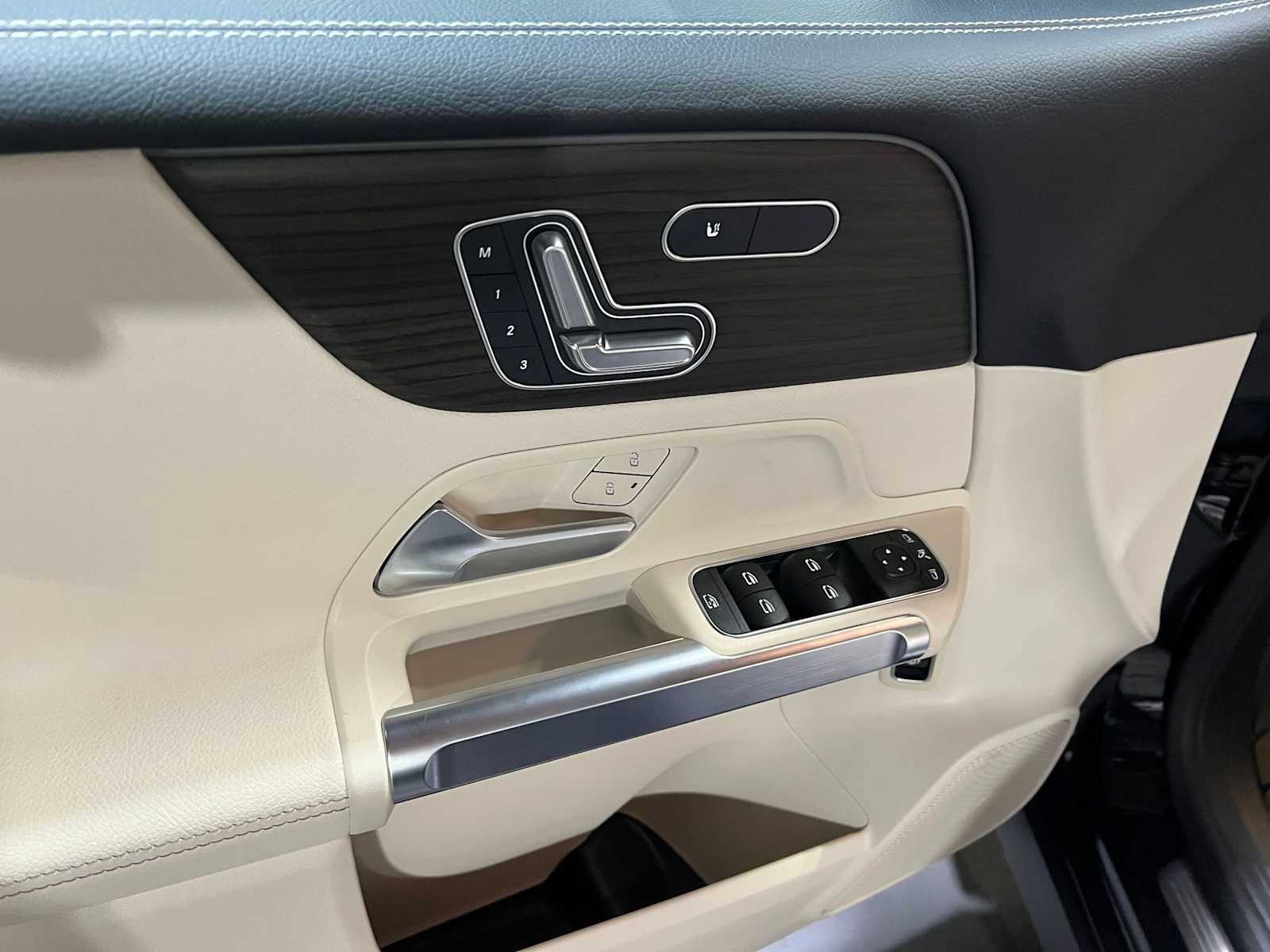 Used 2026 Mercedes-Benz GLB 250 4MATIC image 23
