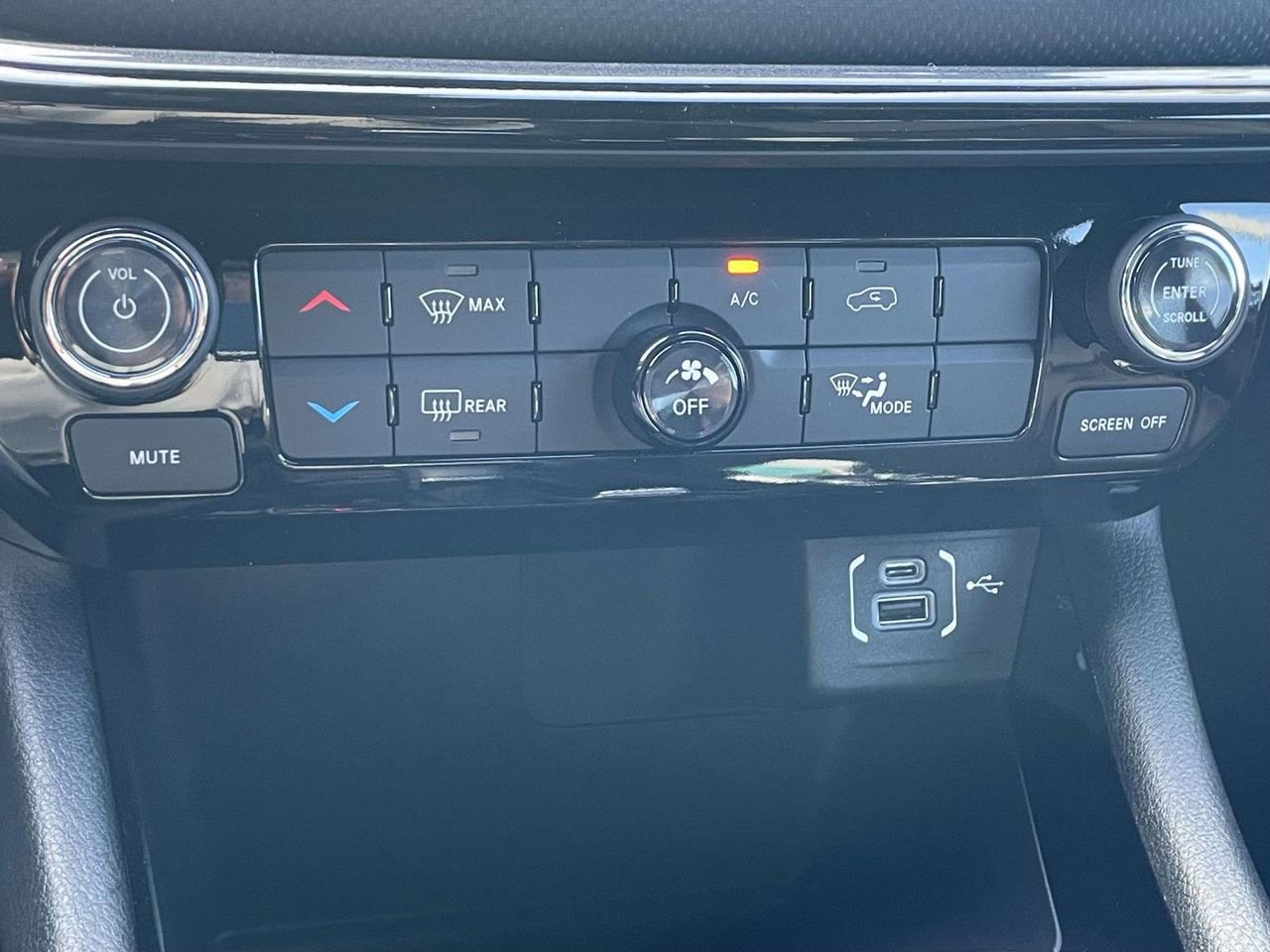 New 2026 Jeep Compass Latitude image 20