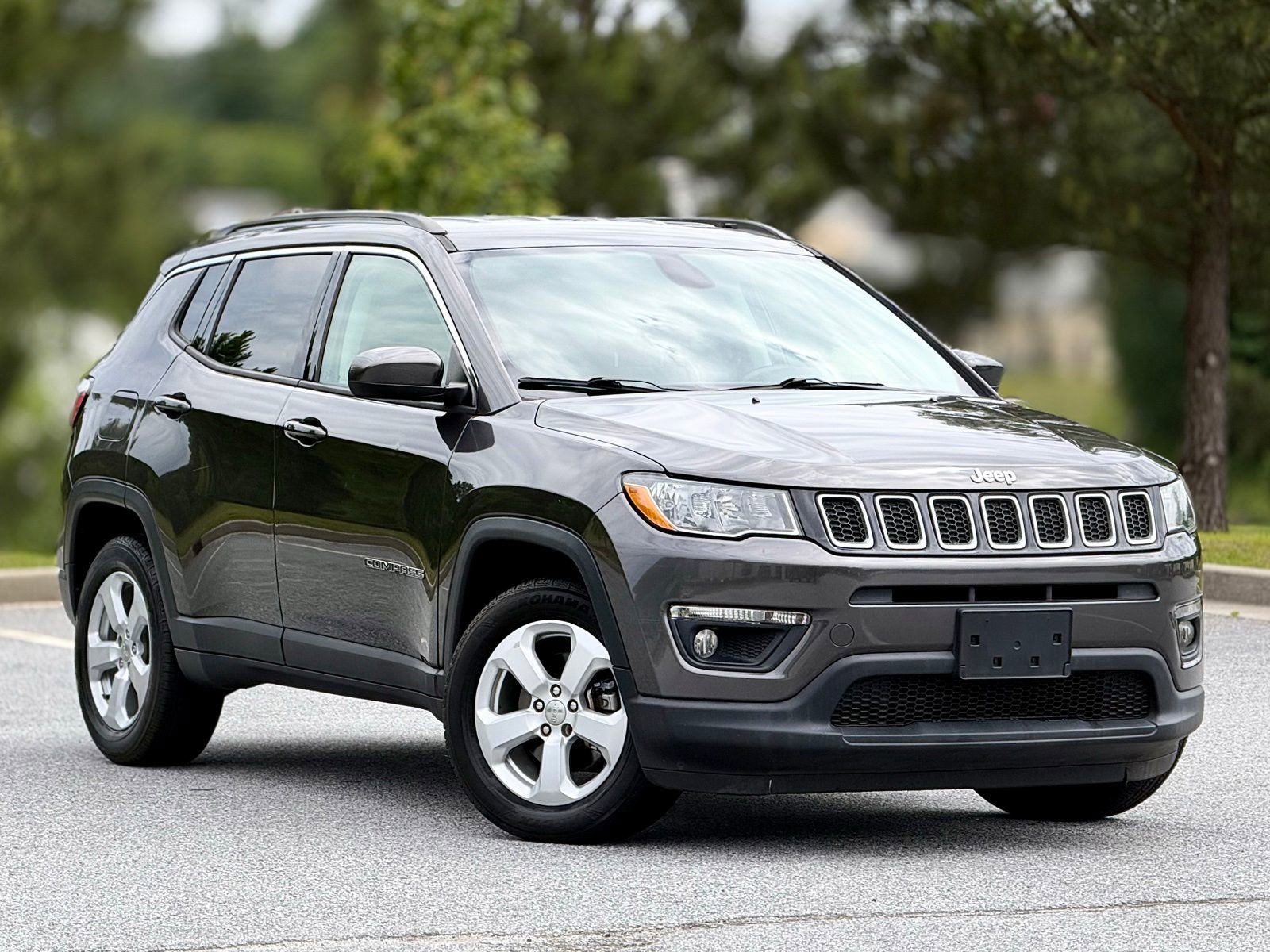 Used 2018 Jeep Compass Latitude FWD image 12