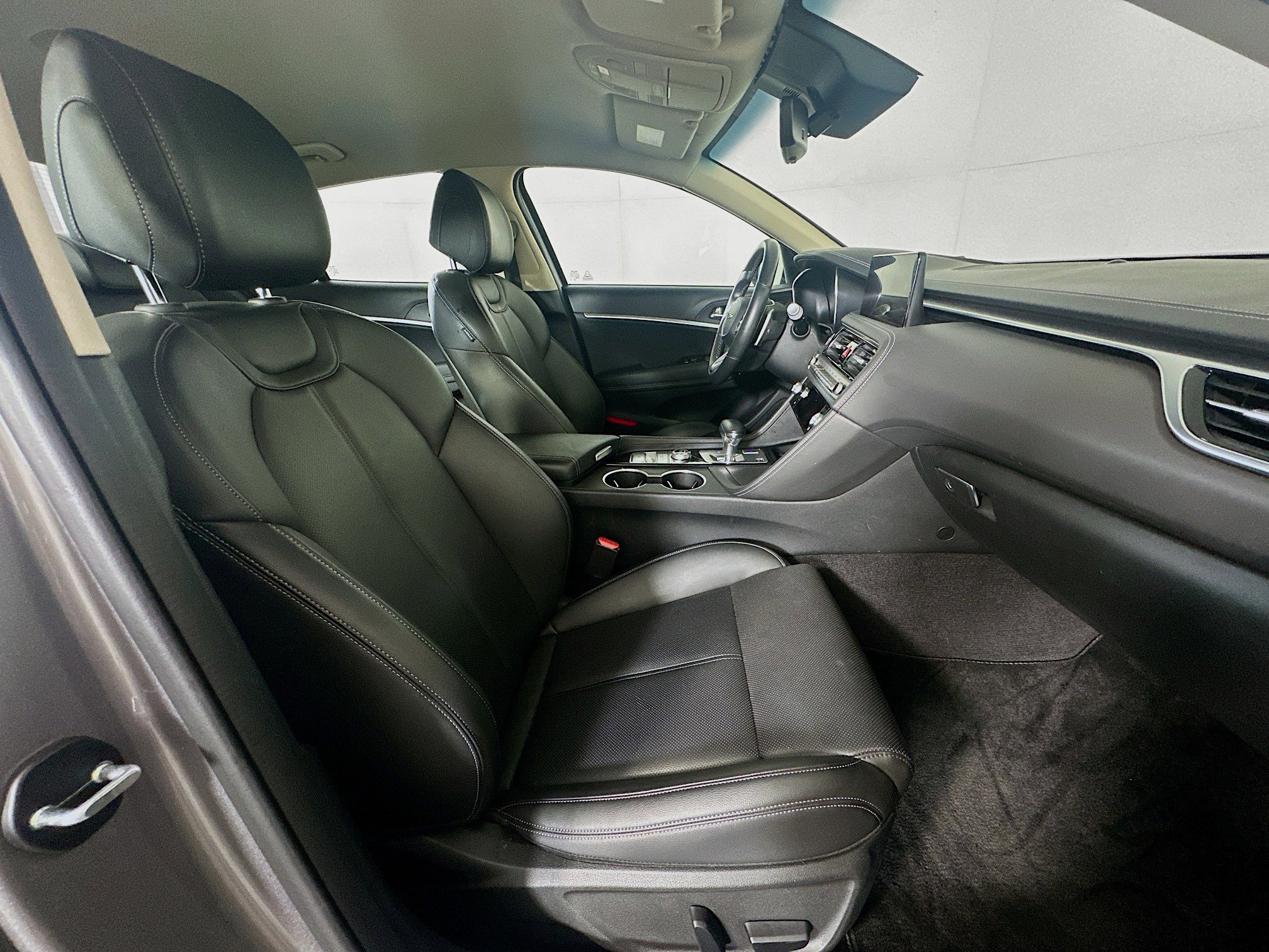Used 2025 Genesis G70 2.5T RWD image 32