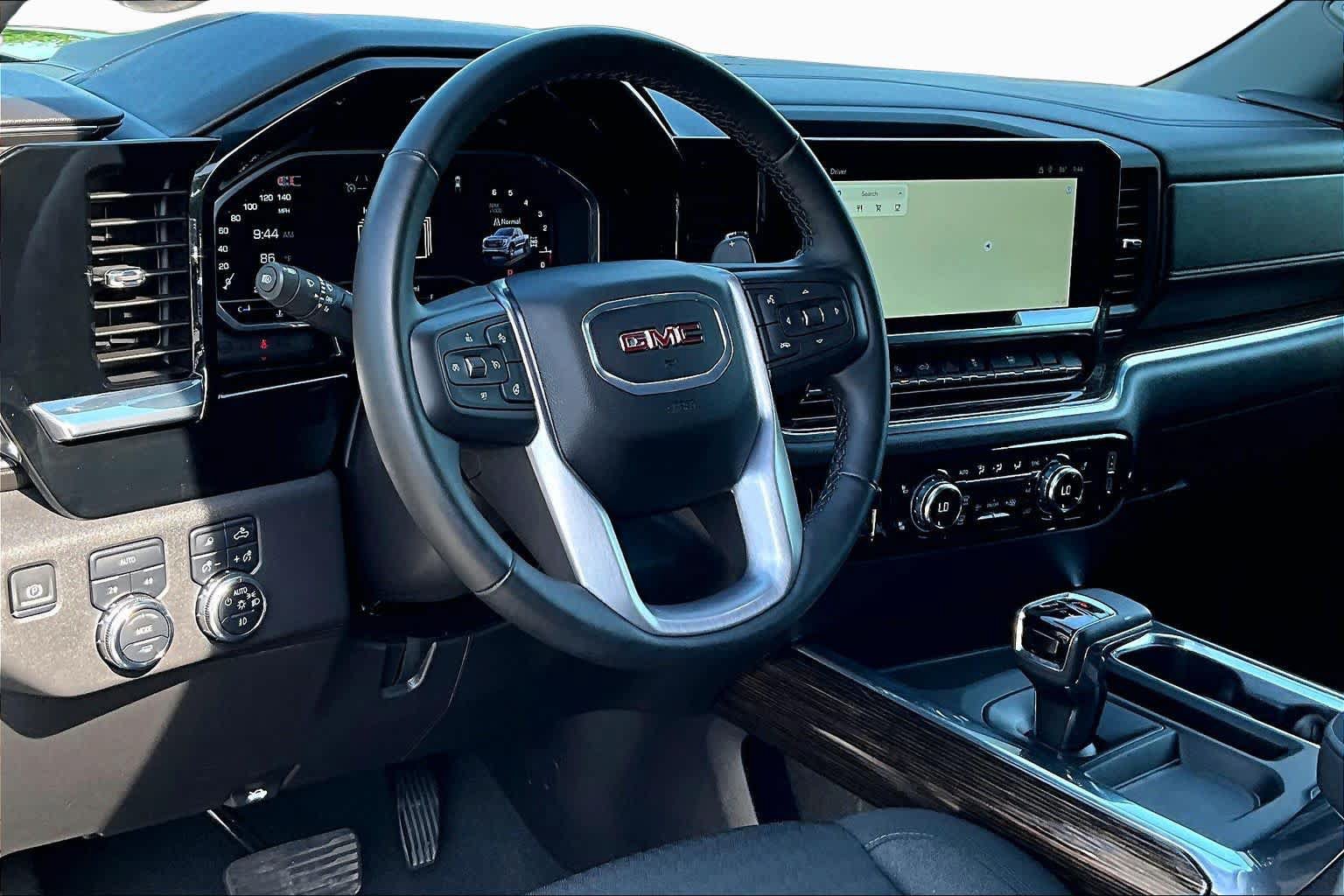 Used 2024 GMC Sierra 1500 Elevation w/ Preferred Package AWD/4WD image 17
