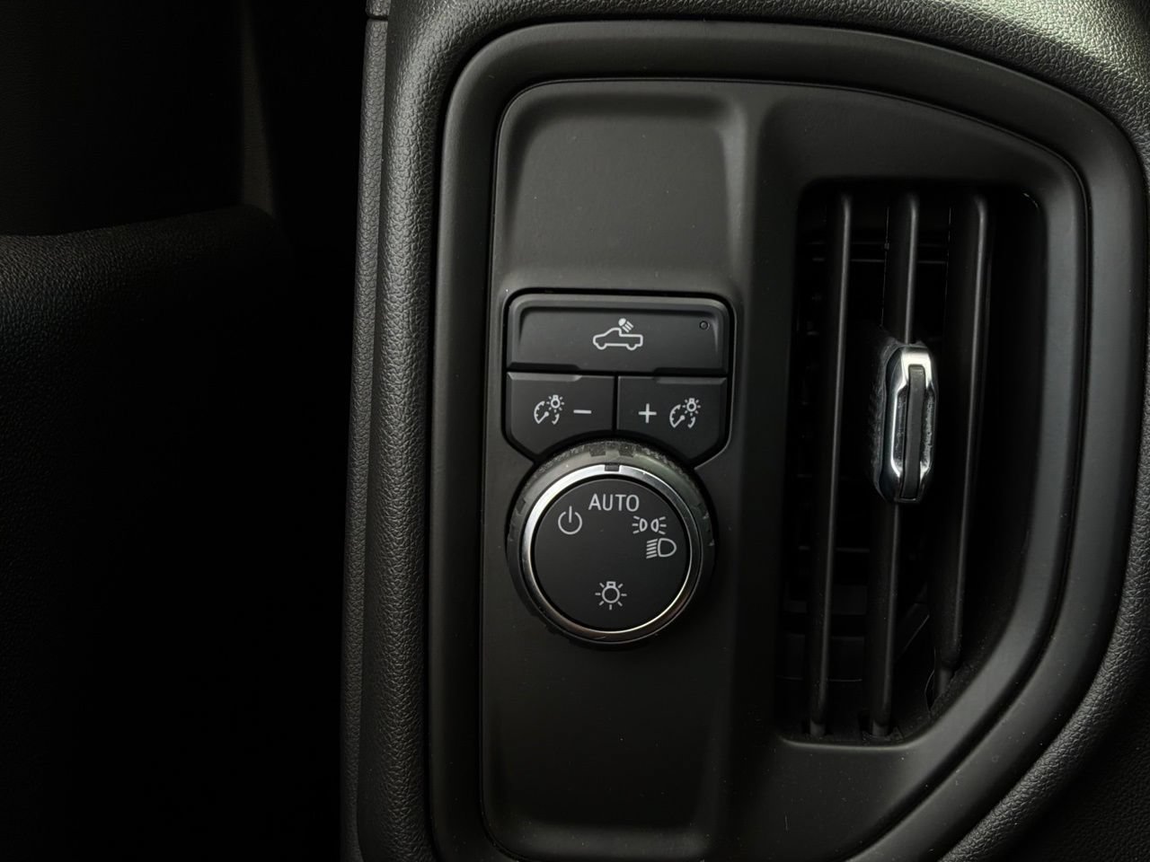 Used 2023 Chevrolet Silverado 1500 Custom w/ LPO, Dark Essentials Package RWD image 25