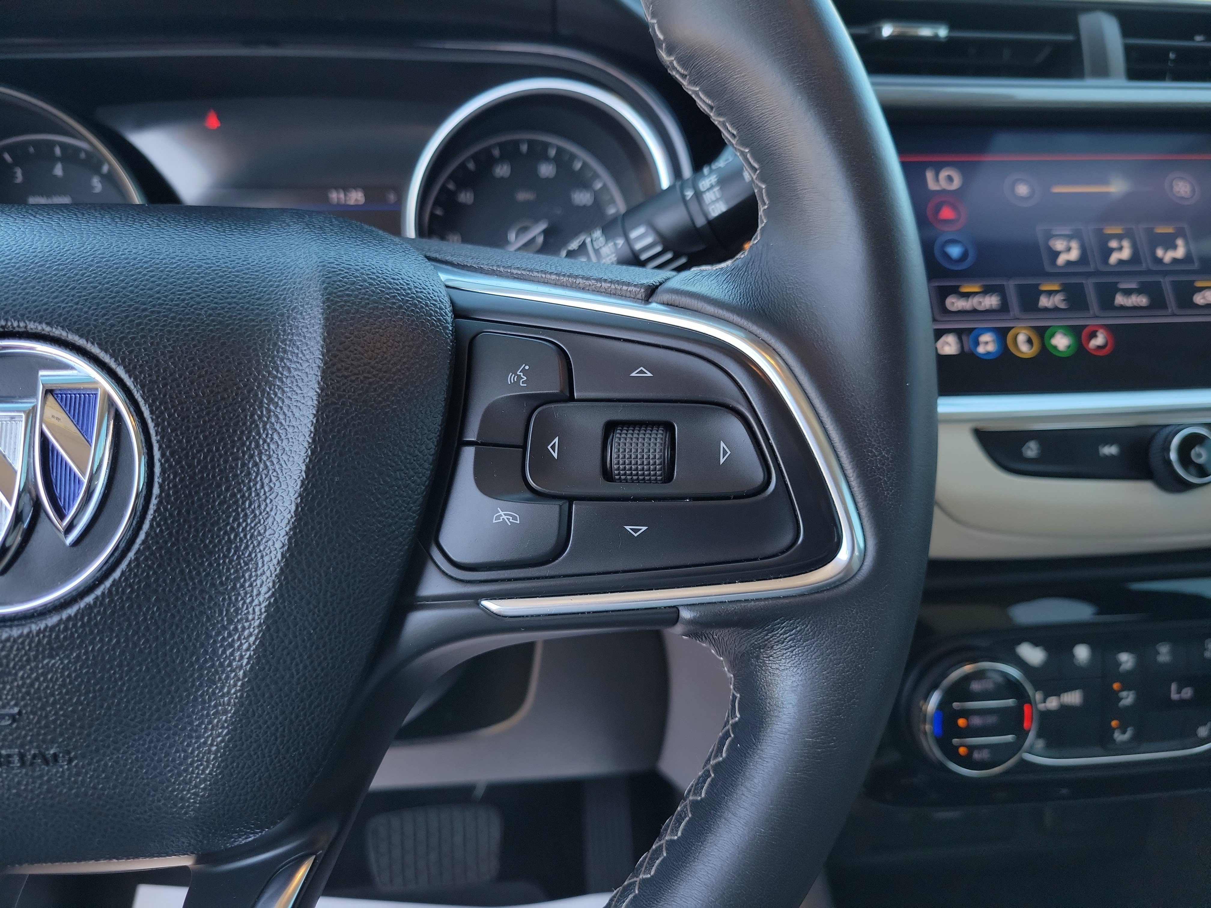 Certified 2020 Buick Encore GX Select w/ Sport Touring Package FWD image 28