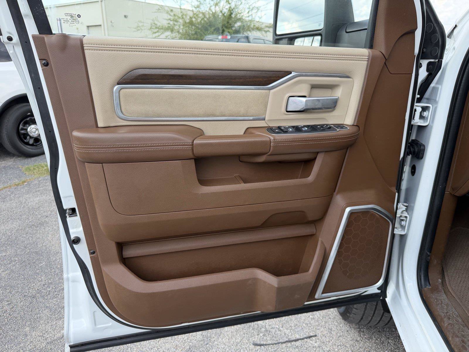 Used 2023 RAM 3500 Laramie AWD/4WD image 12