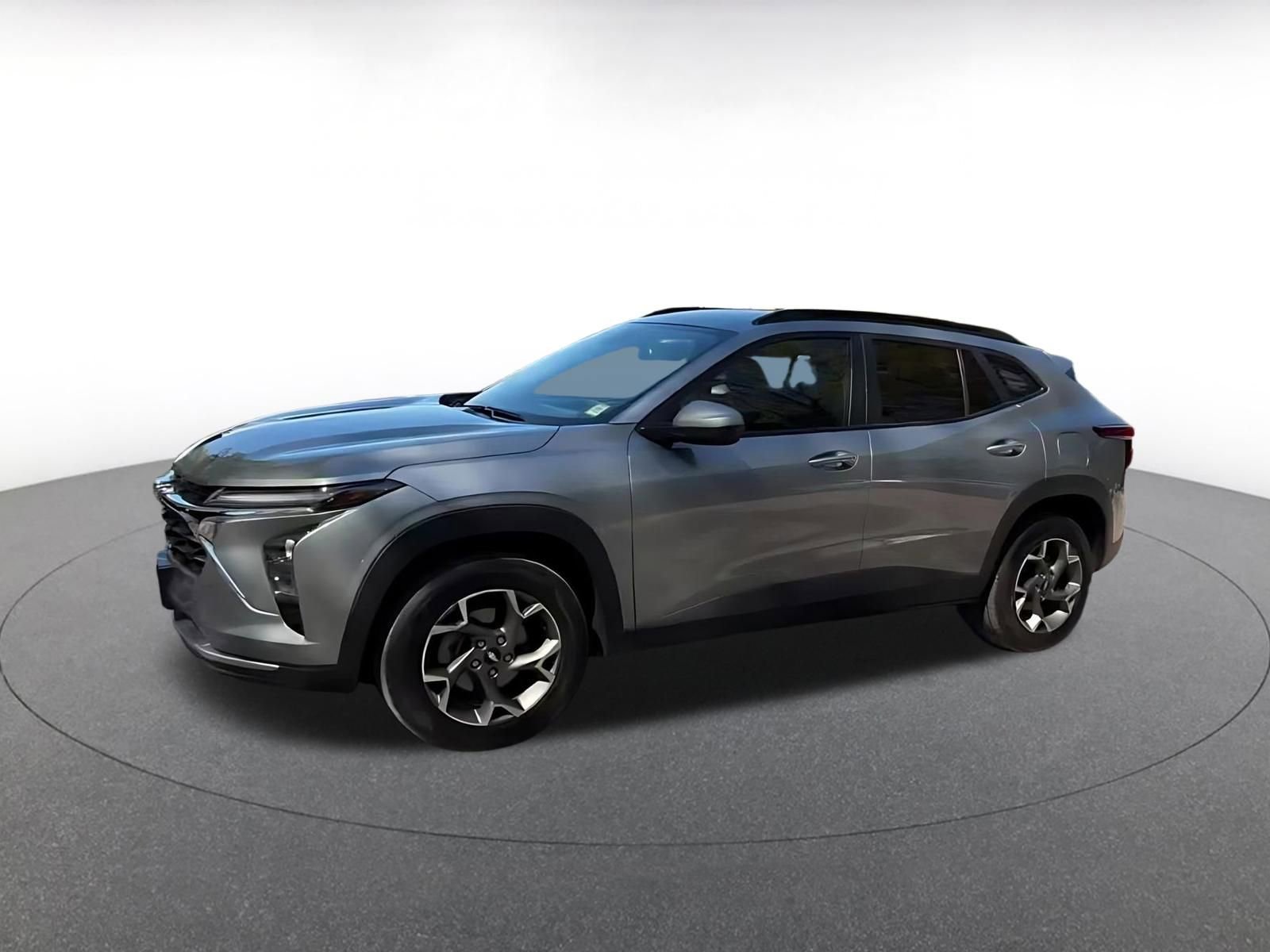 Used 2025 Chevrolet Trax LT w/ LT Convenience Package FWD image 8