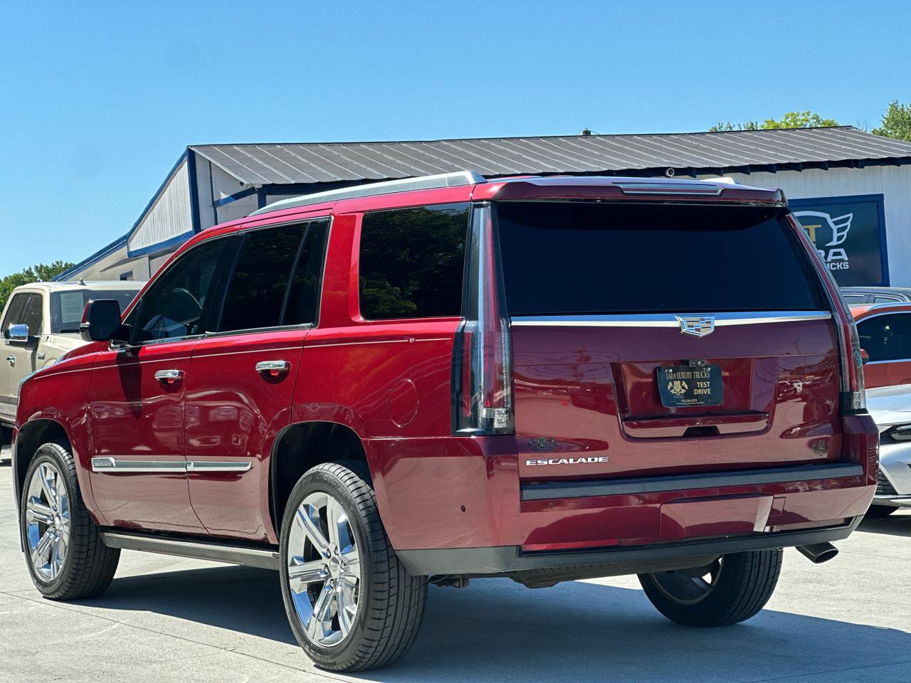 Used 2017 Cadillac Escalade Premium Luxury RWD image 5