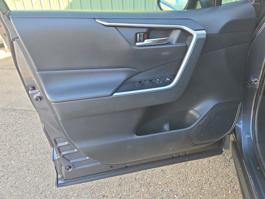Used 2019 Toyota RAV4 XLE FWD image 12