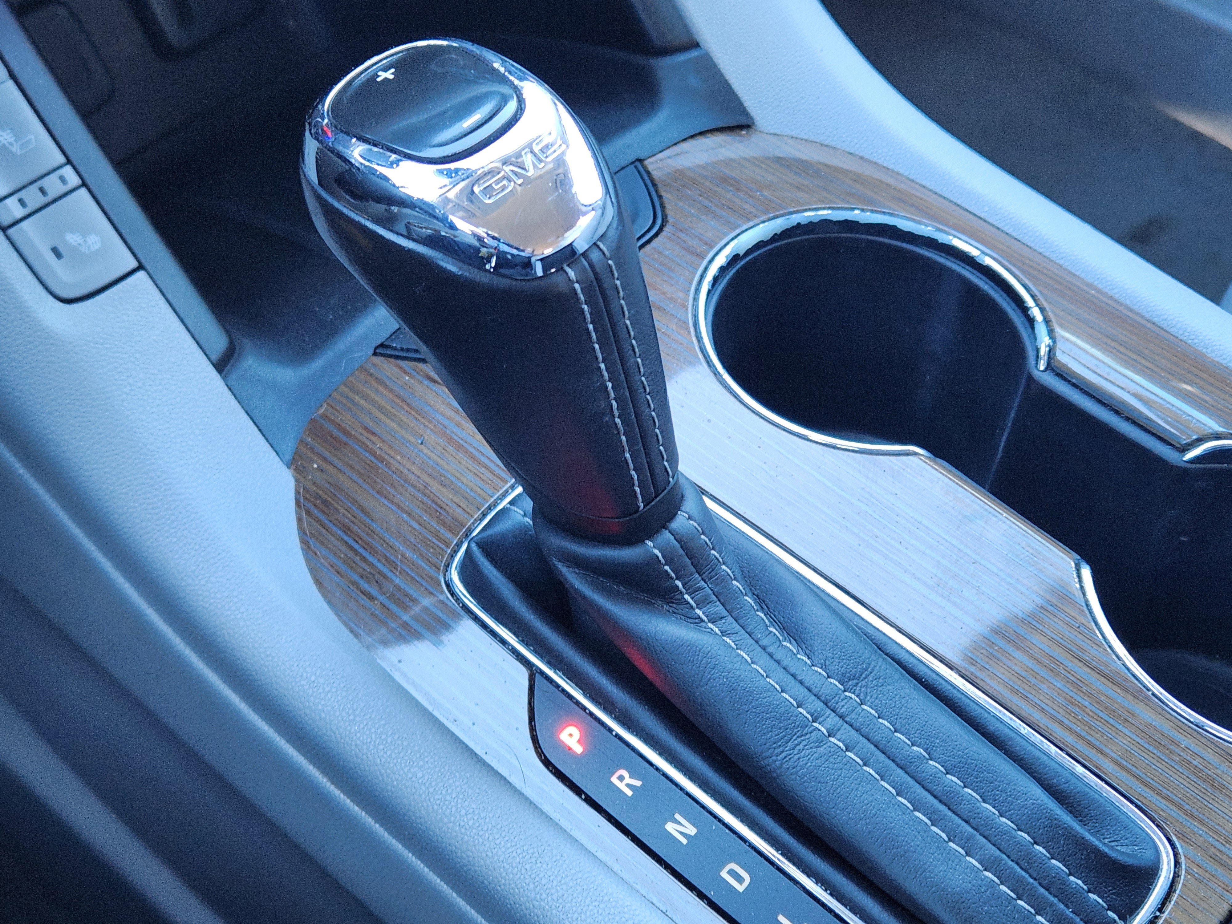 Used 2019 GMC Acadia SLE image 32