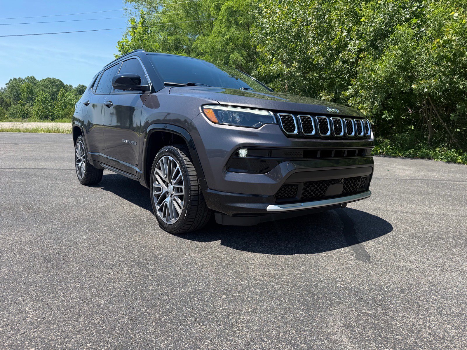 Used 2023 Jeep Compass Limited w/ Elite Group AWD/4WD image 3