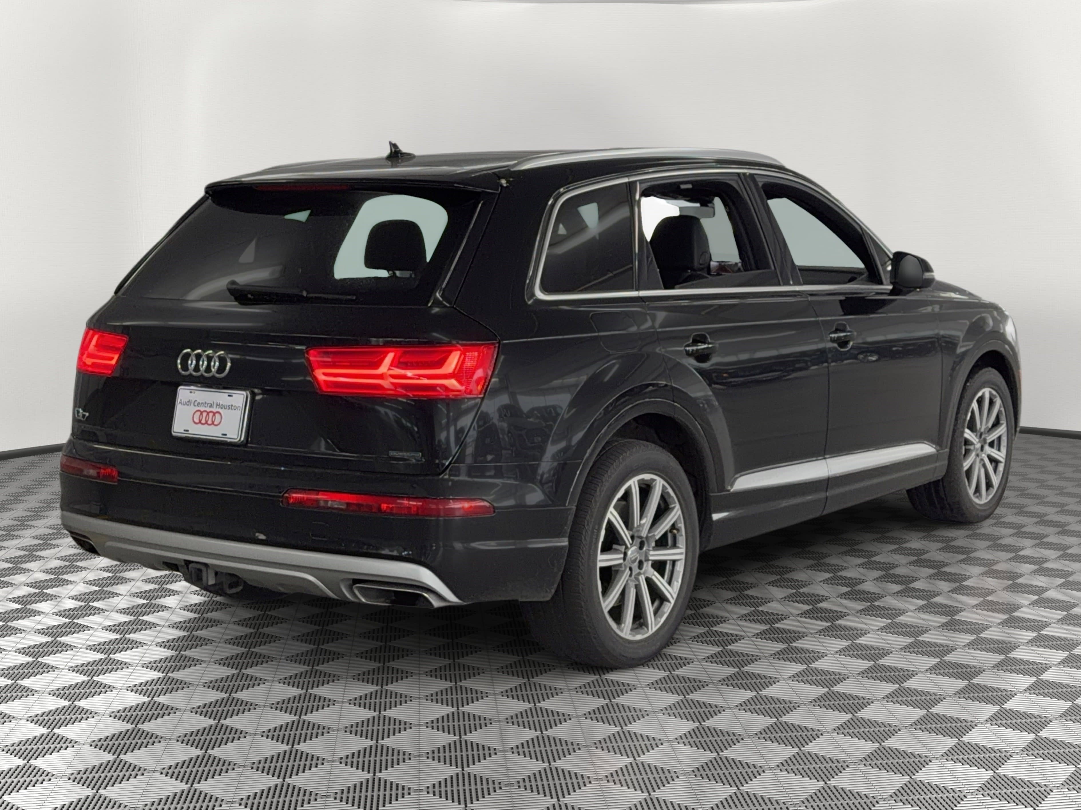 Used 2019 Audi Q7 3.0T Premium Plus w/ Premium Plus Package AWD/4WD image 9
