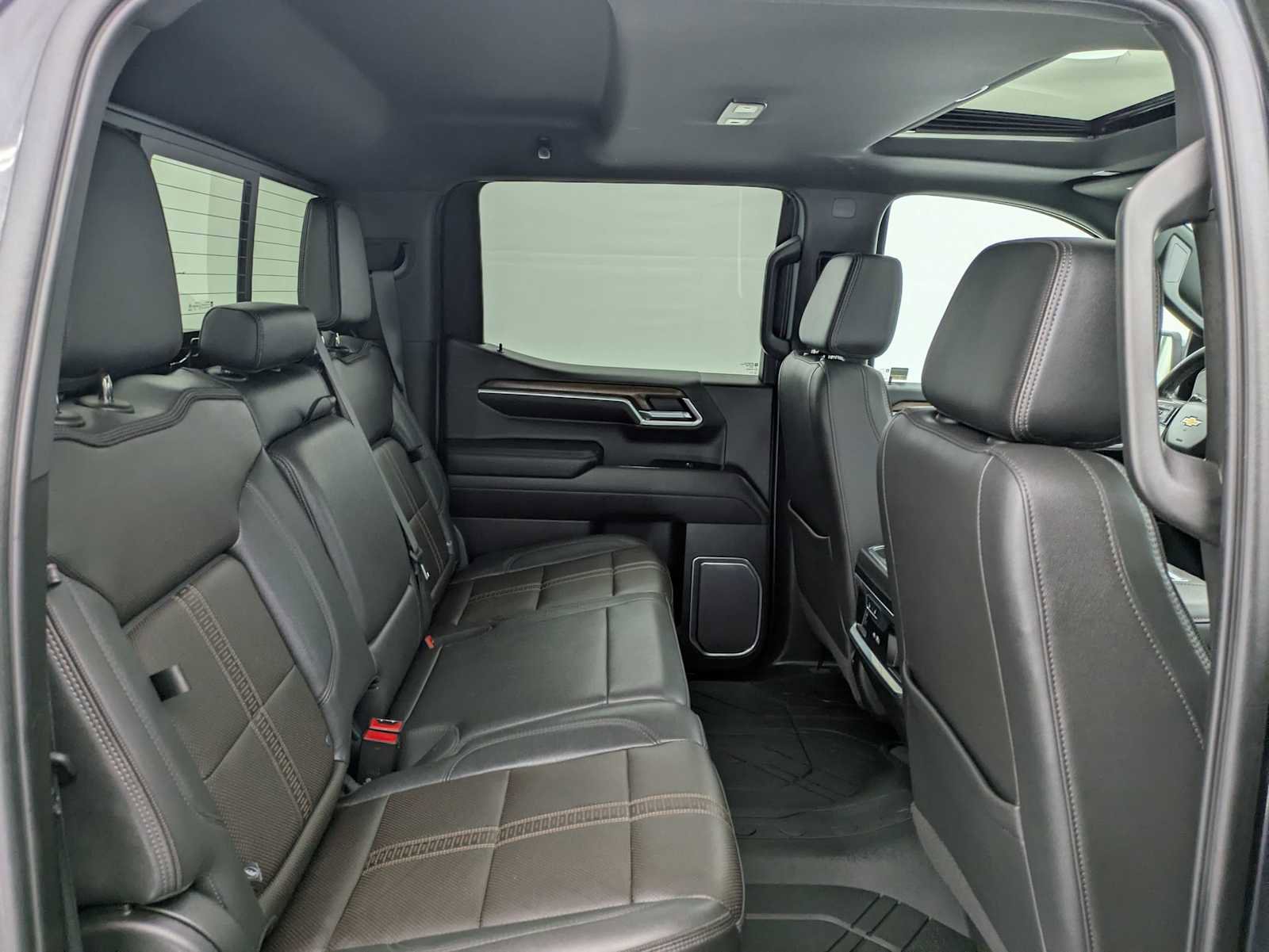 Used 2022 Chevrolet Silverado 1500 High Country w/ High Country Premium Package AWD/4WD image 23