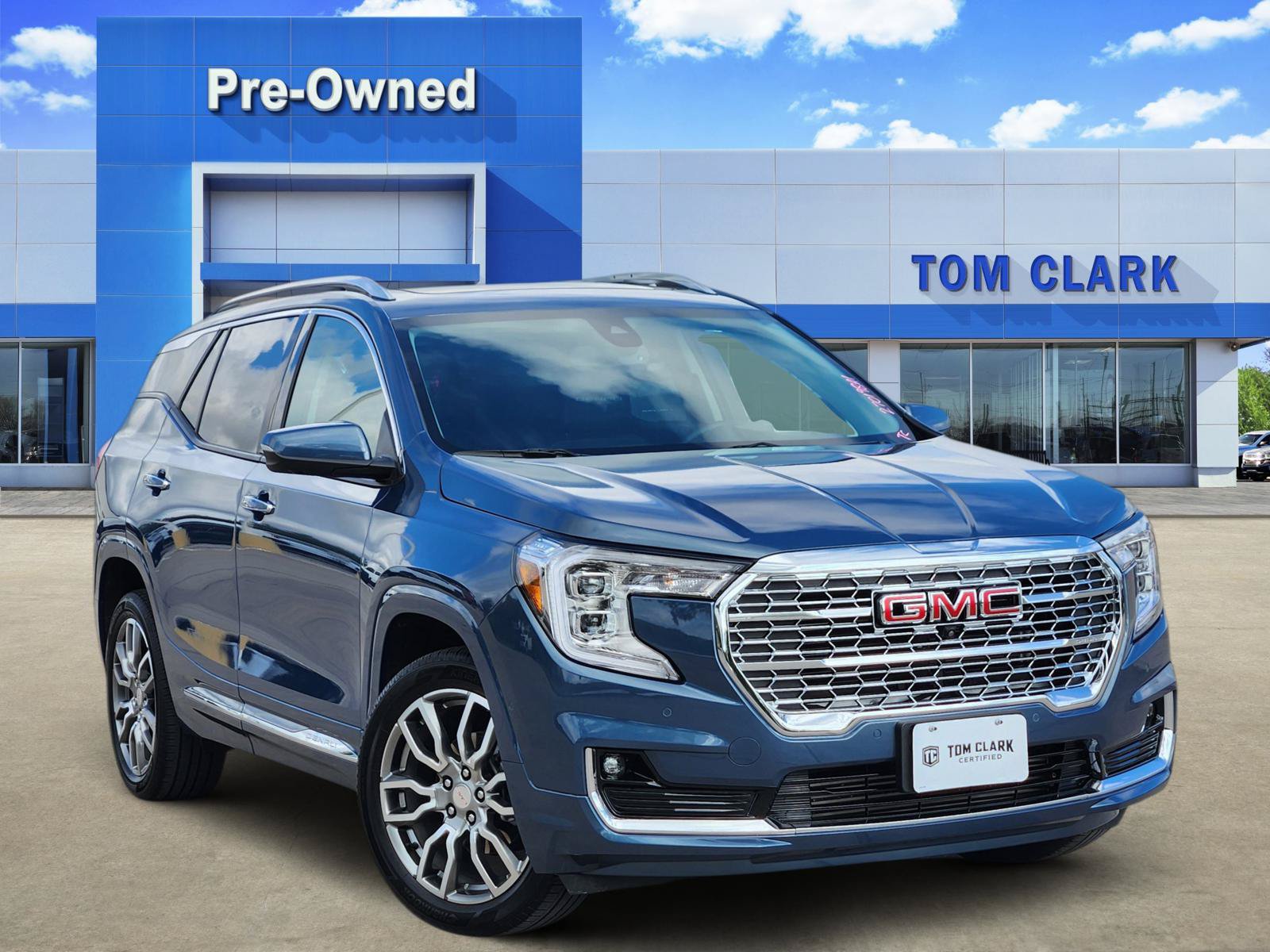 Used 2024 GMC Terrain Denali w/ Denali Premium Package AWD/4WD image 1