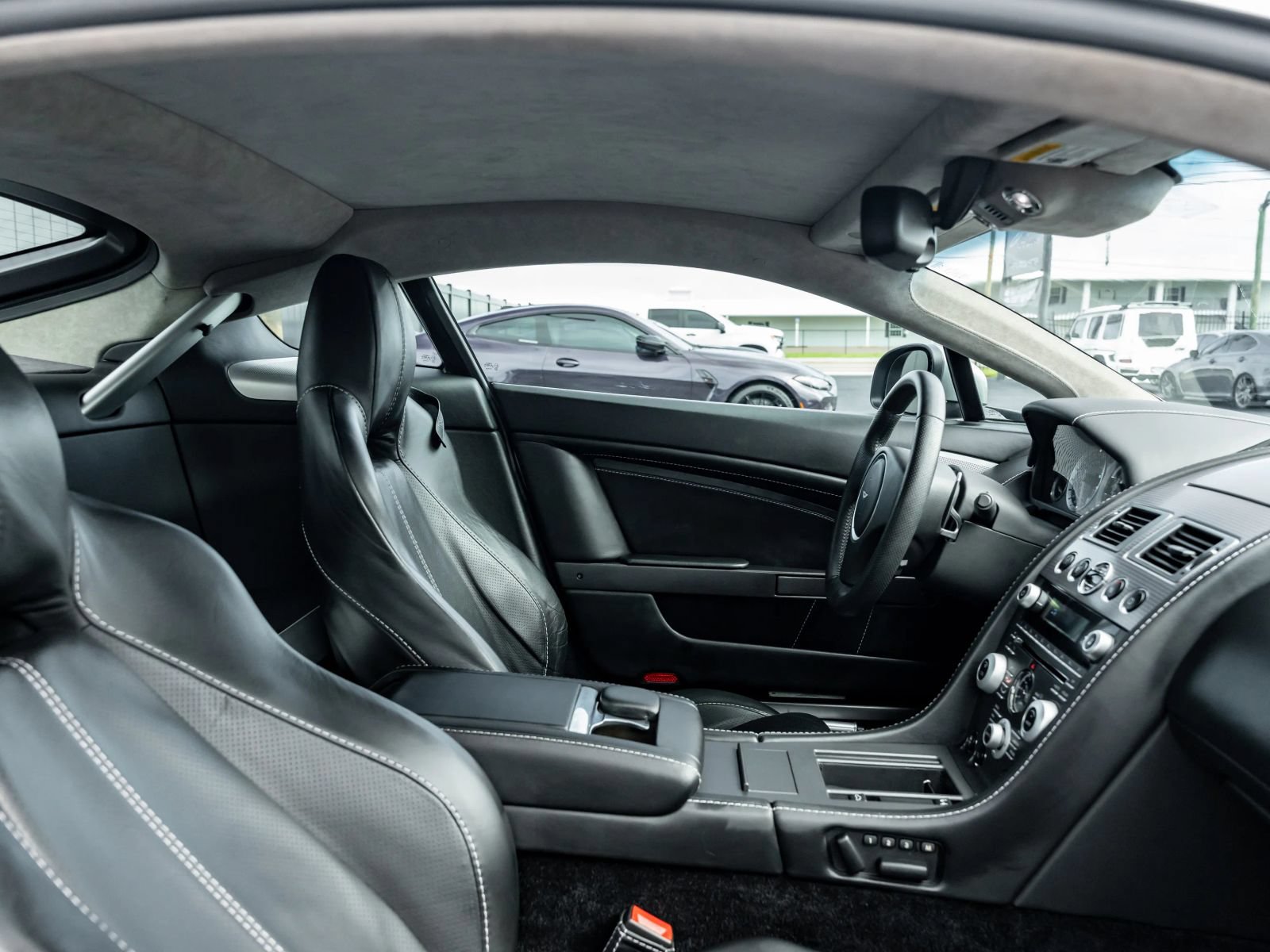 Used 2011 Aston Martin V8 Vantage Coupe RWD image 38