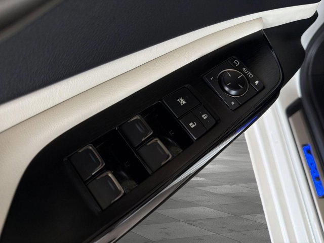 Certified 2025 Lexus ES 300h Ultra Luxury FWD image 9